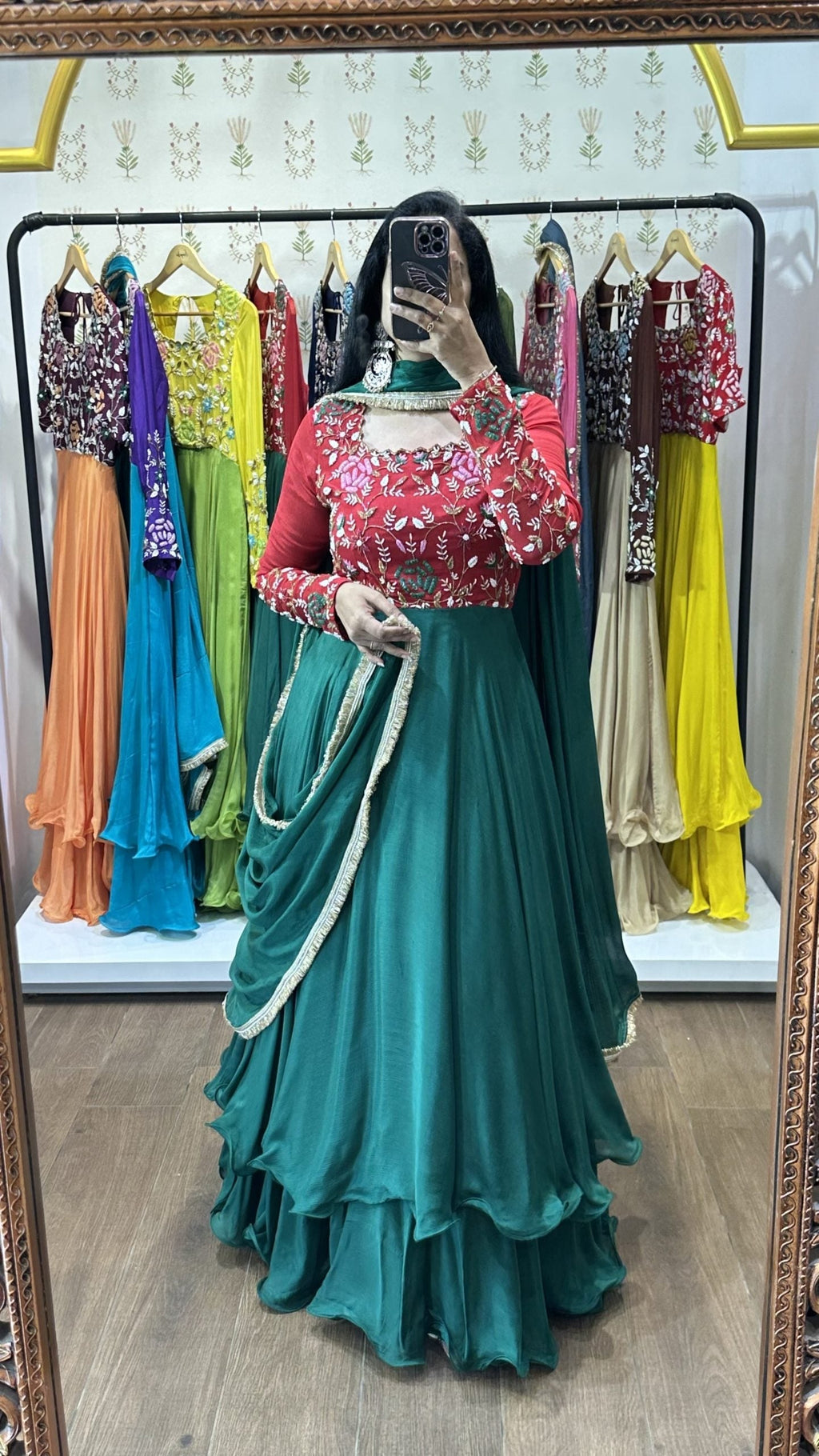 Nitya – Red & Green