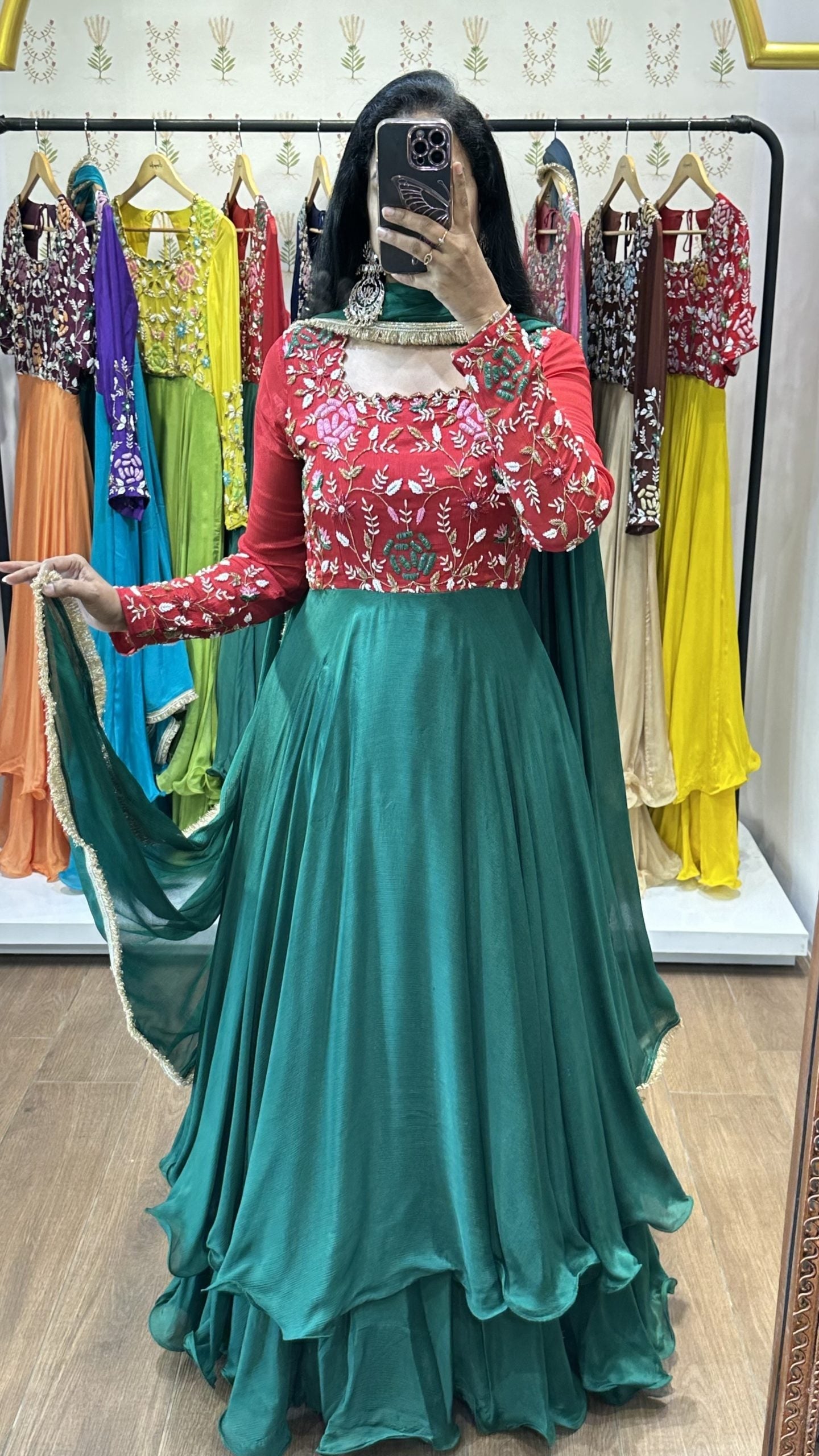 Nitya – Red & Green